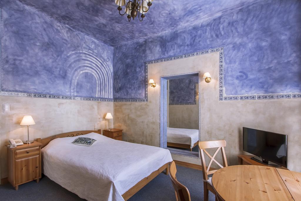 Palac Nieznanice Zabytek Goscinny Ze Spa Phòng bức ảnh